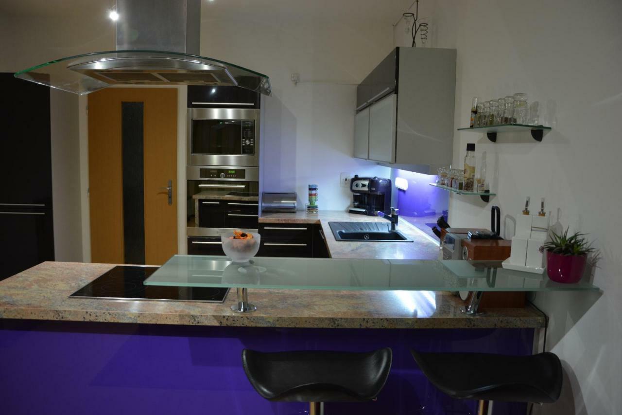 Apartmán Zderadova Brno Exterior foto