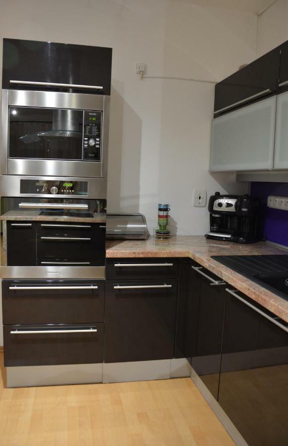 Apartmán Zderadova Brno Exterior foto
